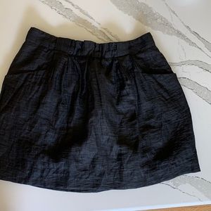 J Crew size 2 short linen lined shimmer. Black with zipper and pockets